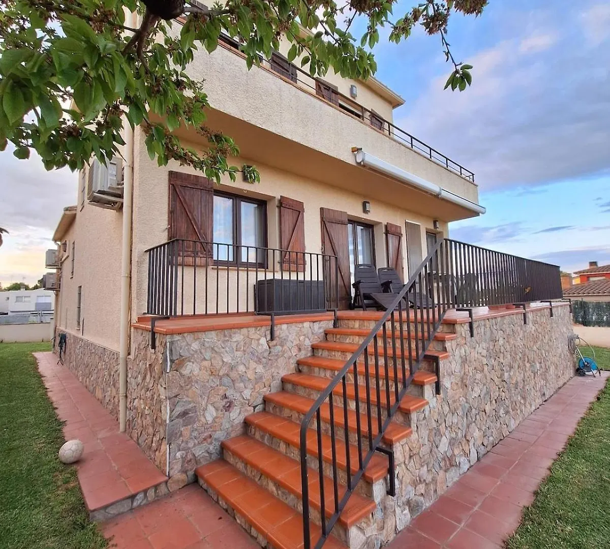 Вилла Casa Fantastica En Zona Tranquila Жирона
